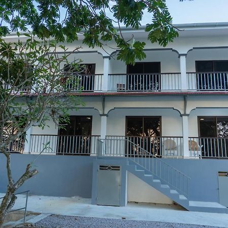 E&E Self Catering Hotell Beau Vallon  Exteriör bild
