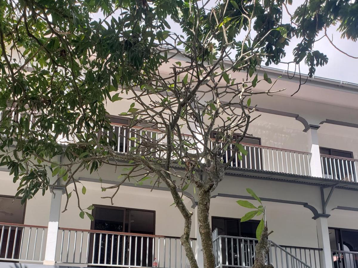 E&E Self Catering Hotell Beau Vallon  Exteriör bild