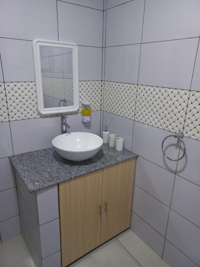 E&E Self Catering Hotell Beau Vallon  Exteriör bild