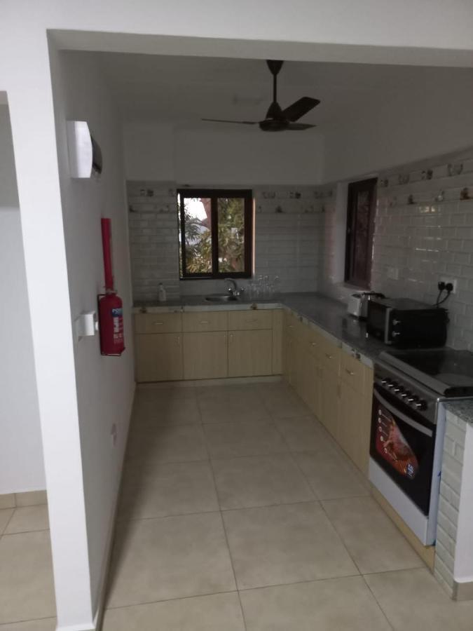E&E Self Catering Hotell Beau Vallon  Exteriör bild
