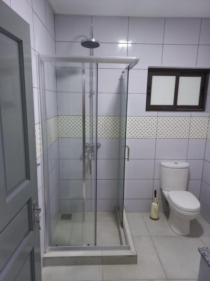 E&E Self Catering Hotell Beau Vallon  Exteriör bild