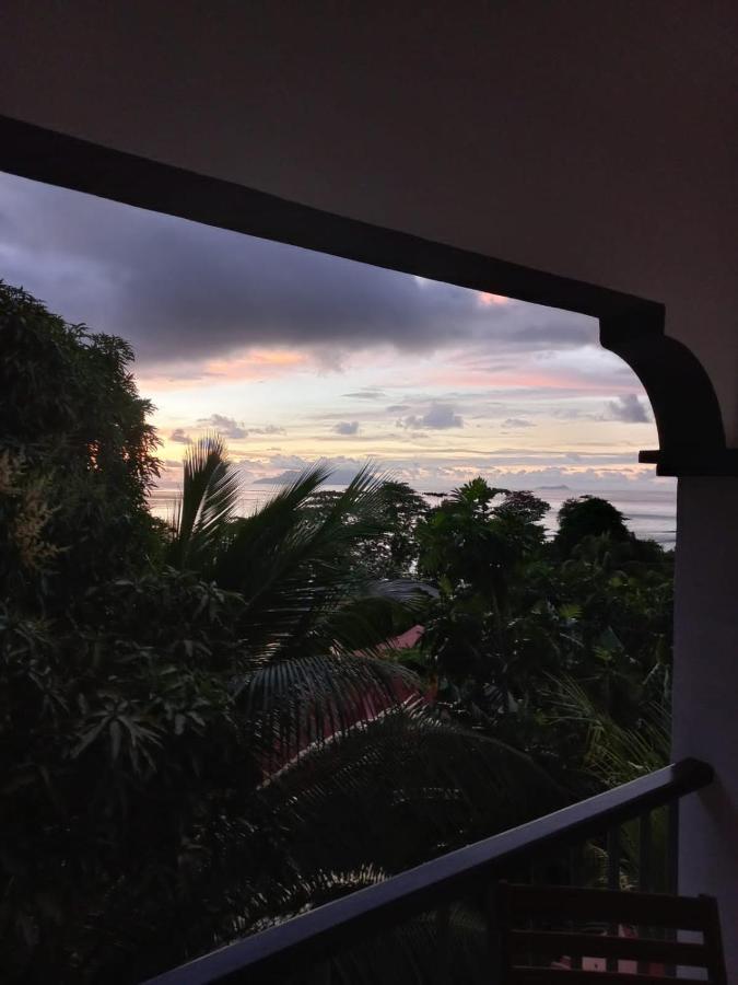 E&E Self Catering Hotell Beau Vallon  Exteriör bild