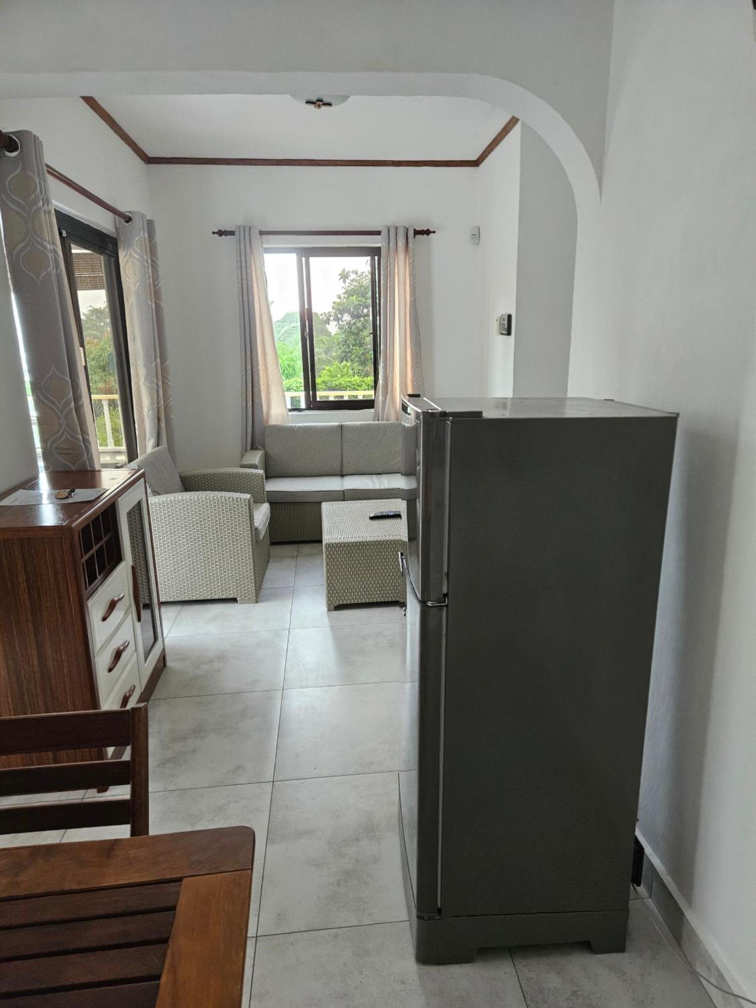 E&E Self Catering Hotell Beau Vallon  Exteriör bild
