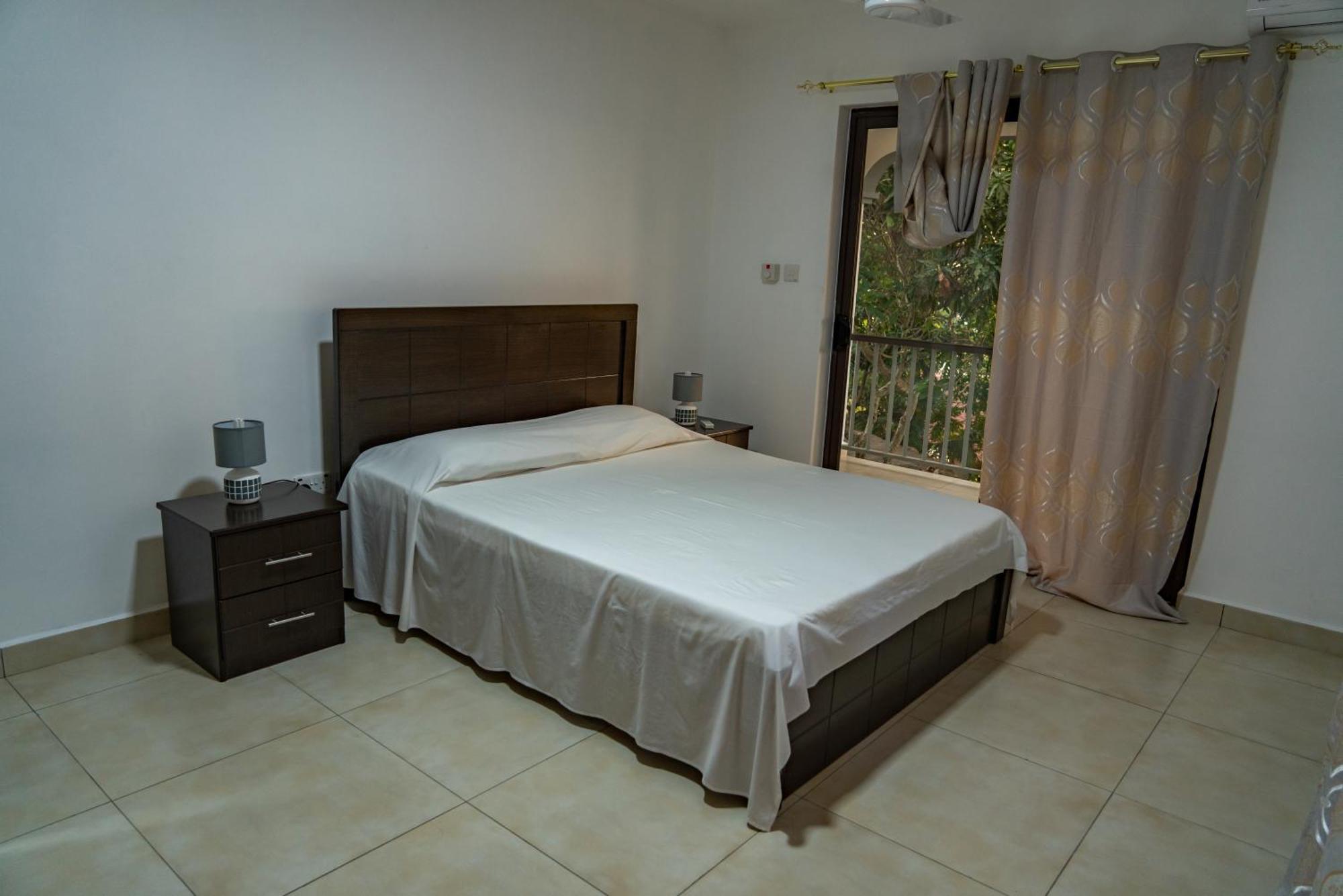 E&E Self Catering Hotell Beau Vallon  Exteriör bild